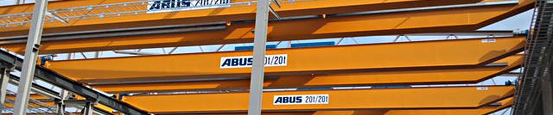 ABUS Laufkran mit einer Tragfähigkeit von 20 t und 20 t in einer Produktionshalle für Stahlbau in Schweden