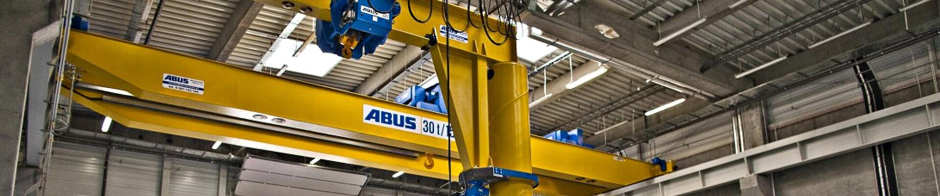ABUS Schwenkkran mit einer Tragfähigkeit von 3,2 t und einer Auslegeränge von 5 m in der Firma Rolls Royce in Polen