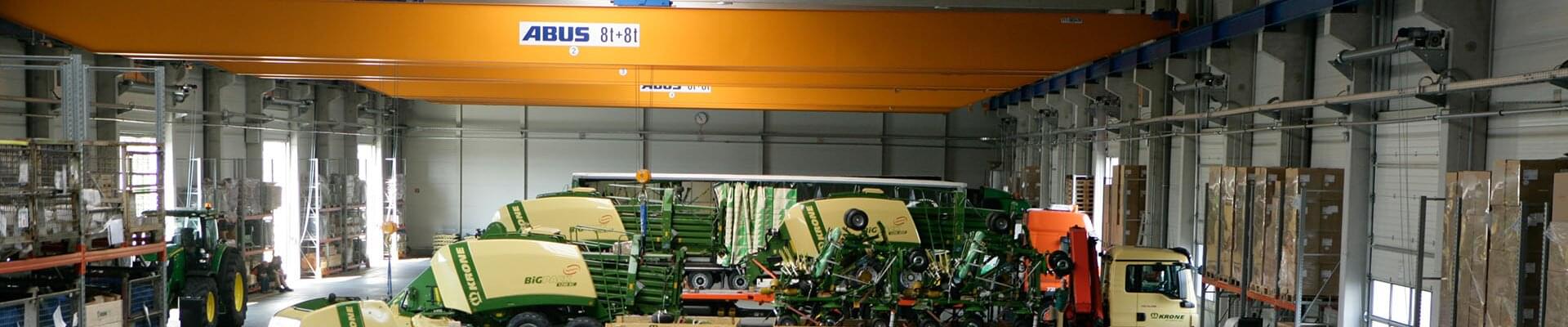 Kran mit Tragfähigkeit von 8 t und 8 t in Produktionshalle für Landmaschinentechnik in Deutschland