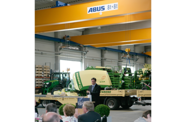 ABUS Kran mit Tragfähigkeit von 8 t und 8 t wird als Hebezeug zum Heben von Komponenten von Landmaschinentechnik genutzt