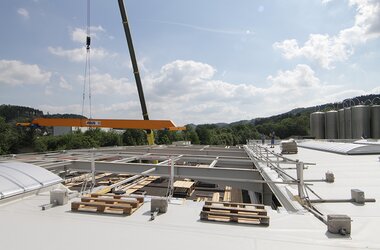 Gebäude-Umbau der Firma Jokey Plastik mithilfe von ABUS Kranen