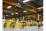 Ein gelber ABUS Kran in einer Produktionshalle von Blueprint Automation (BPA)