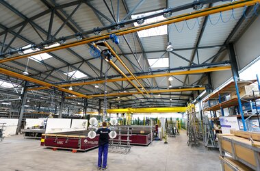ABUS Zweiträgerkran ZHB-3 in Aktion in der Firma Q4Glass in Polen
